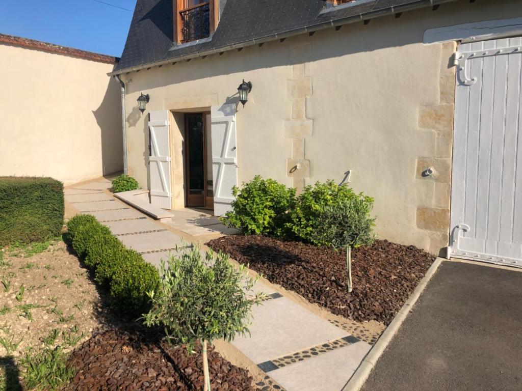 Hotel La Croix De Vernuche Varennes-Vauzelles Esterno foto