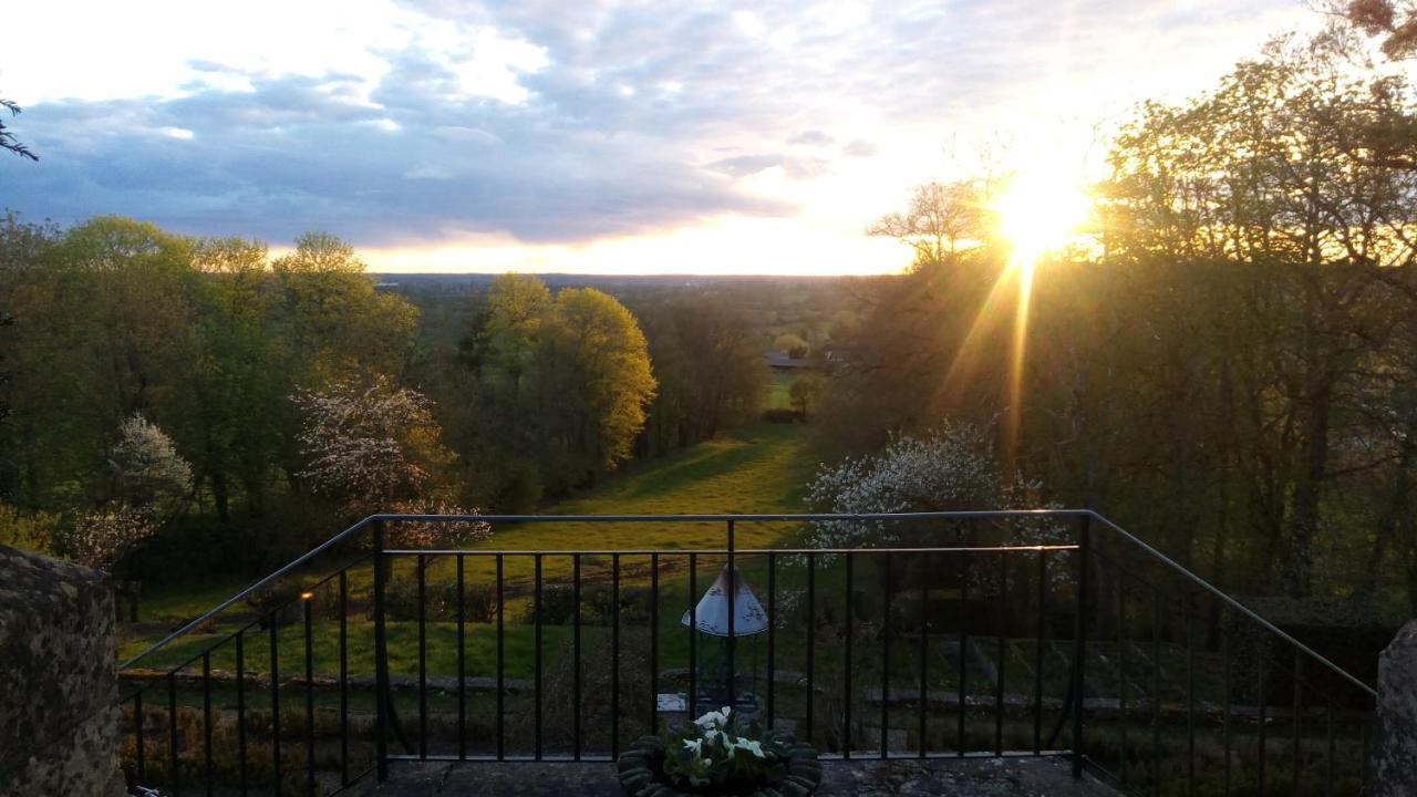 Hotel La Croix De Vernuche Varennes-Vauzelles Esterno foto