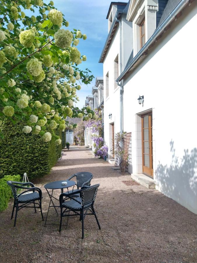 Hotel La Croix De Vernuche Varennes-Vauzelles Esterno foto