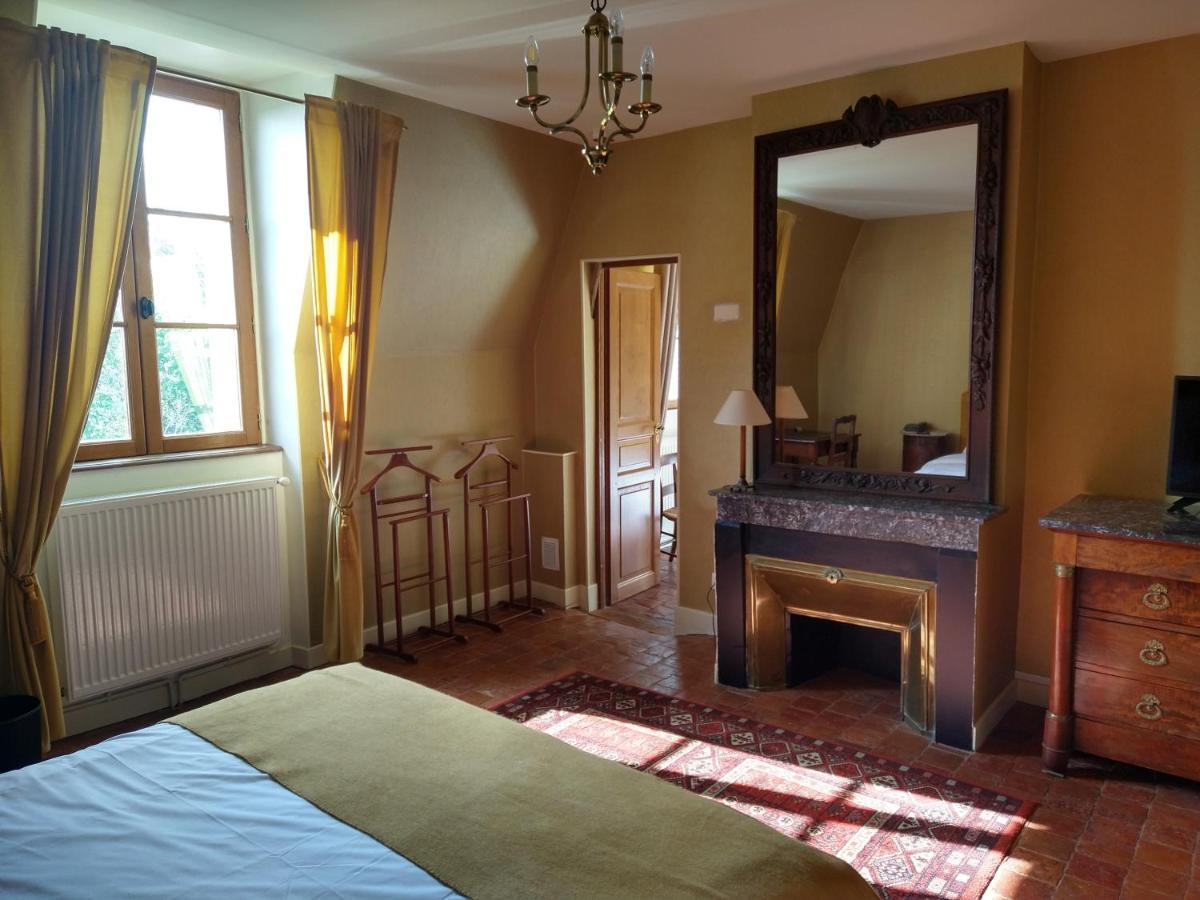 Hotel La Croix De Vernuche Varennes-Vauzelles Esterno foto