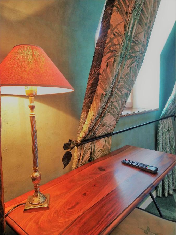 Hotel La Croix De Vernuche Varennes-Vauzelles Esterno foto