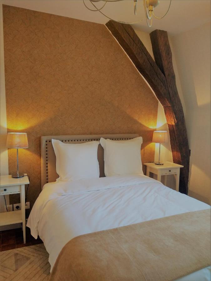 Hotel La Croix De Vernuche Varennes-Vauzelles Esterno foto